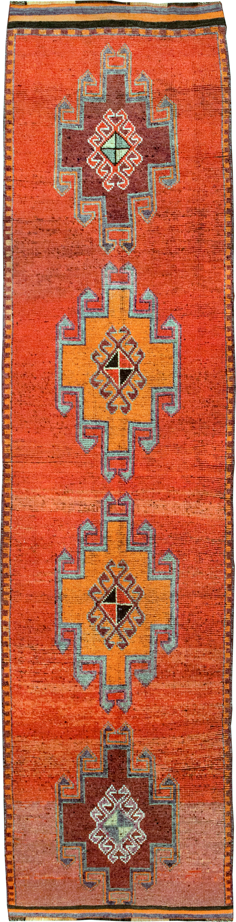 Vintage Turkish Anatolian Tribal Runner, No.31919 - Galerie Shabab