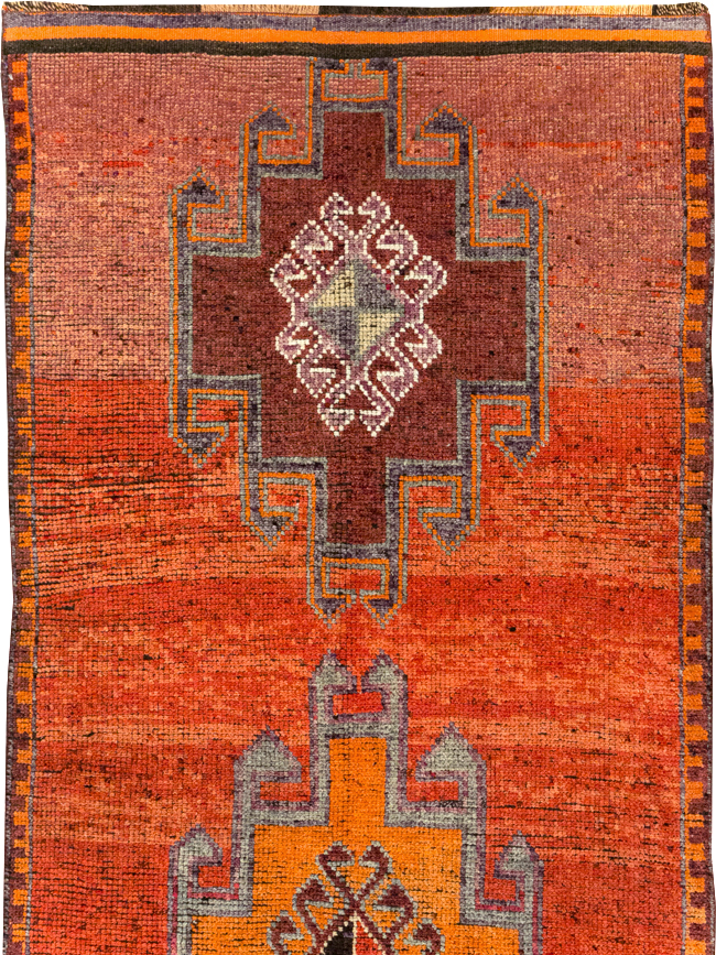 Vintage Turkish Anatolian Tribal Runner, No.31919 - Galerie Shabab