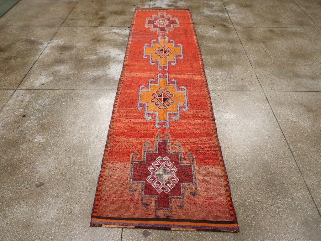 Vintage Turkish Anatolian Tribal Runner, No.31919 - Galerie Shabab