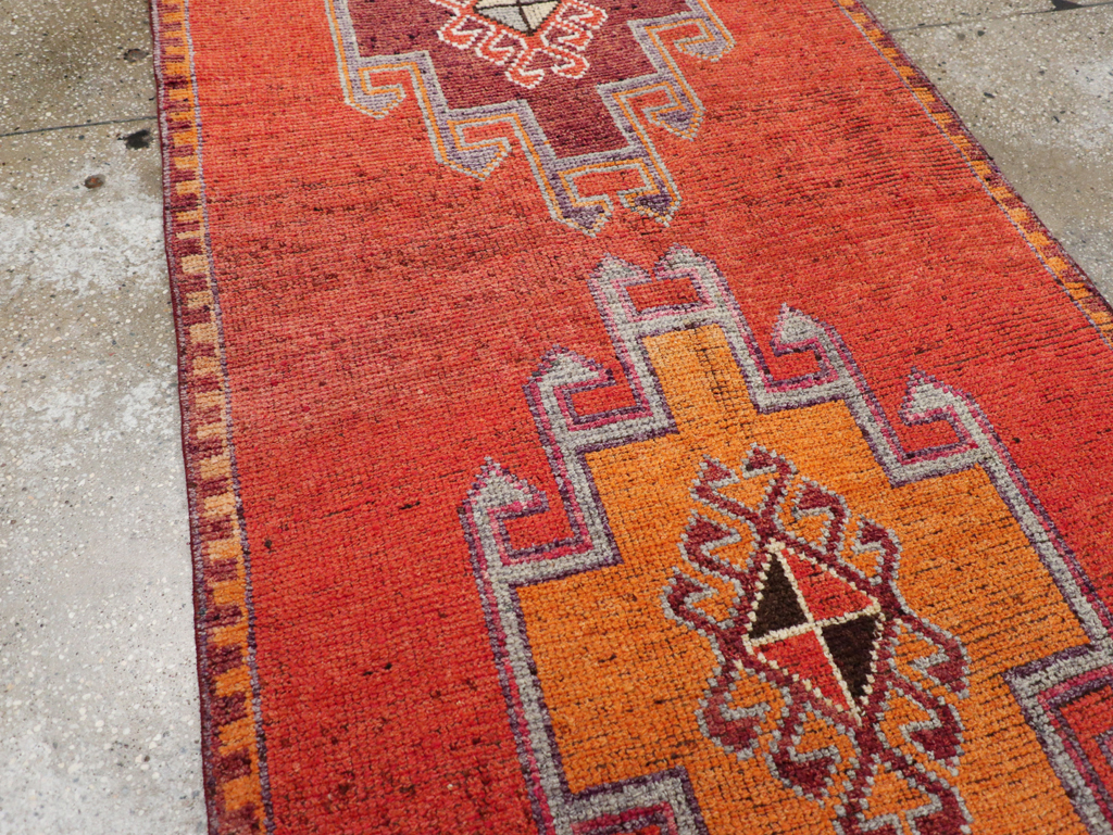 Vintage Turkish Anatolian Tribal Runner, No.31919 - Galerie Shabab