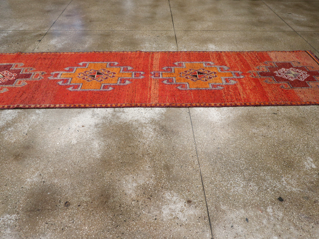 Vintage Turkish Anatolian Tribal Runner, No.31919 - Galerie Shabab