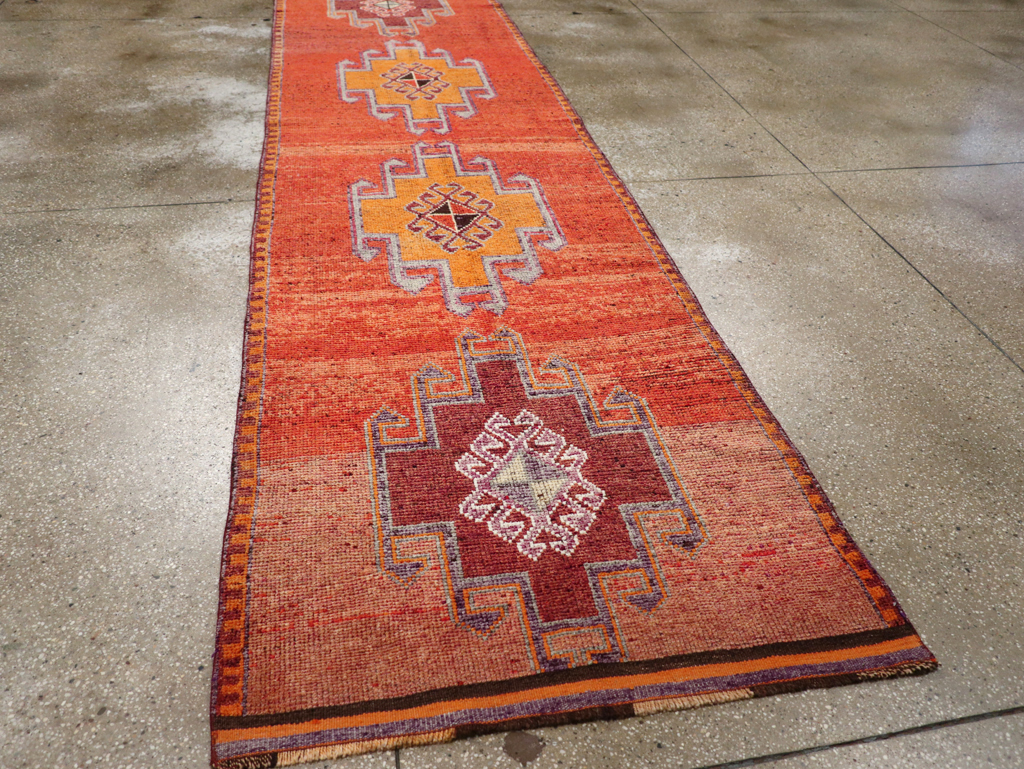 Vintage Turkish Anatolian Tribal Runner, No.31919 - Galerie Shabab