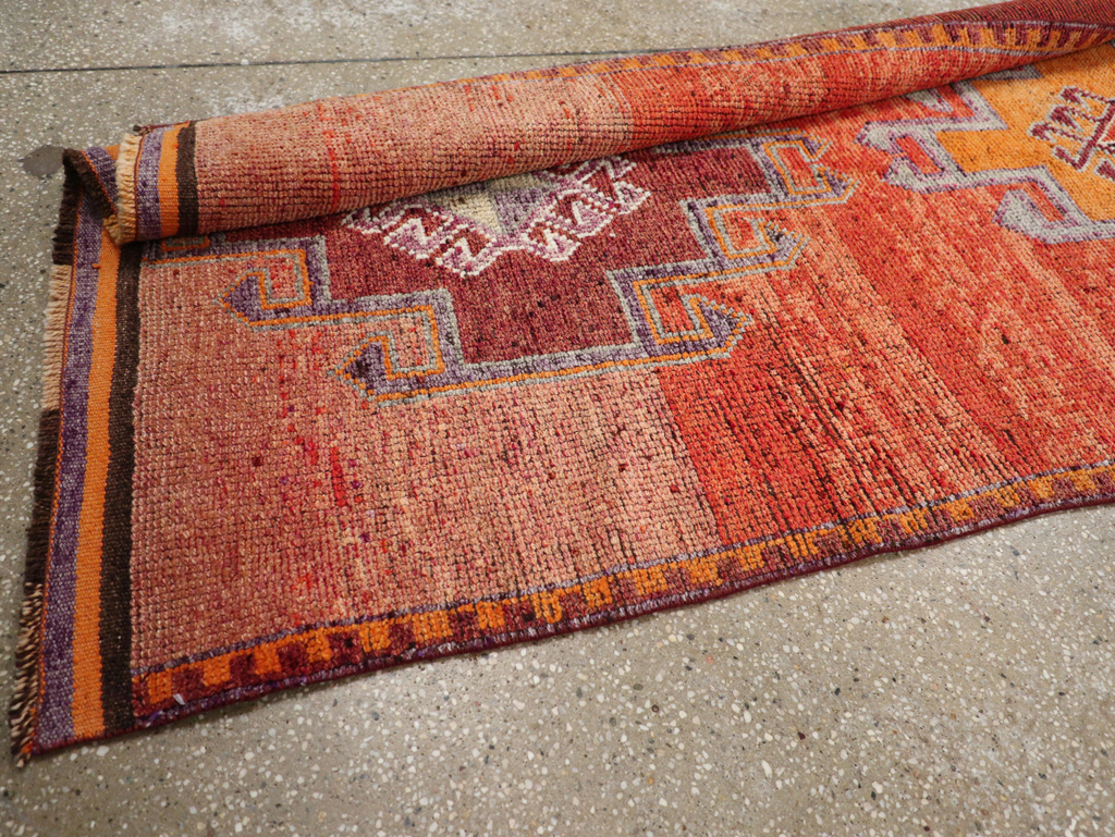 Vintage Turkish Anatolian Tribal Runner, No.31919 - Galerie Shabab