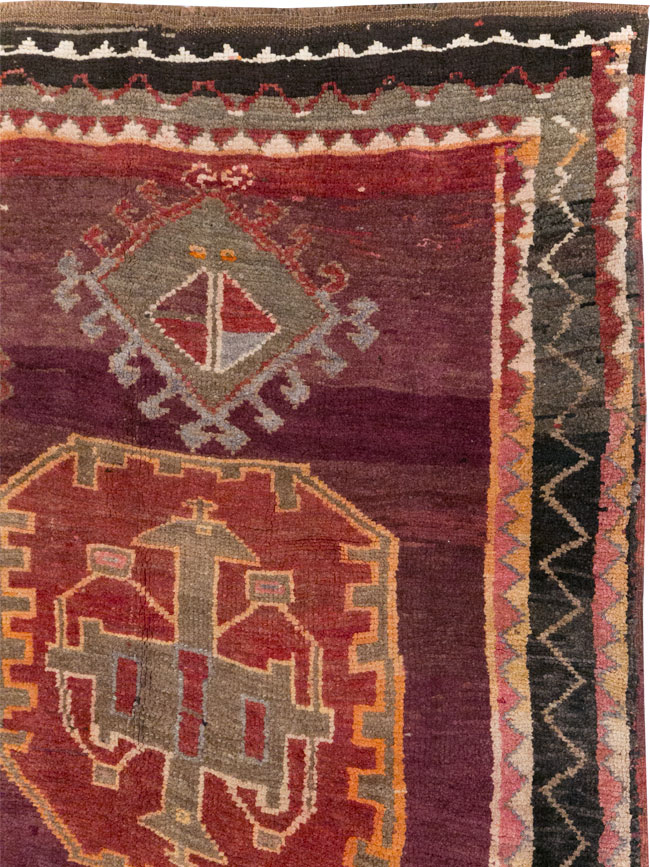 Vintage Turkish Anatolian Small Room Size Carpet, No.31925 - Galerie Shabab