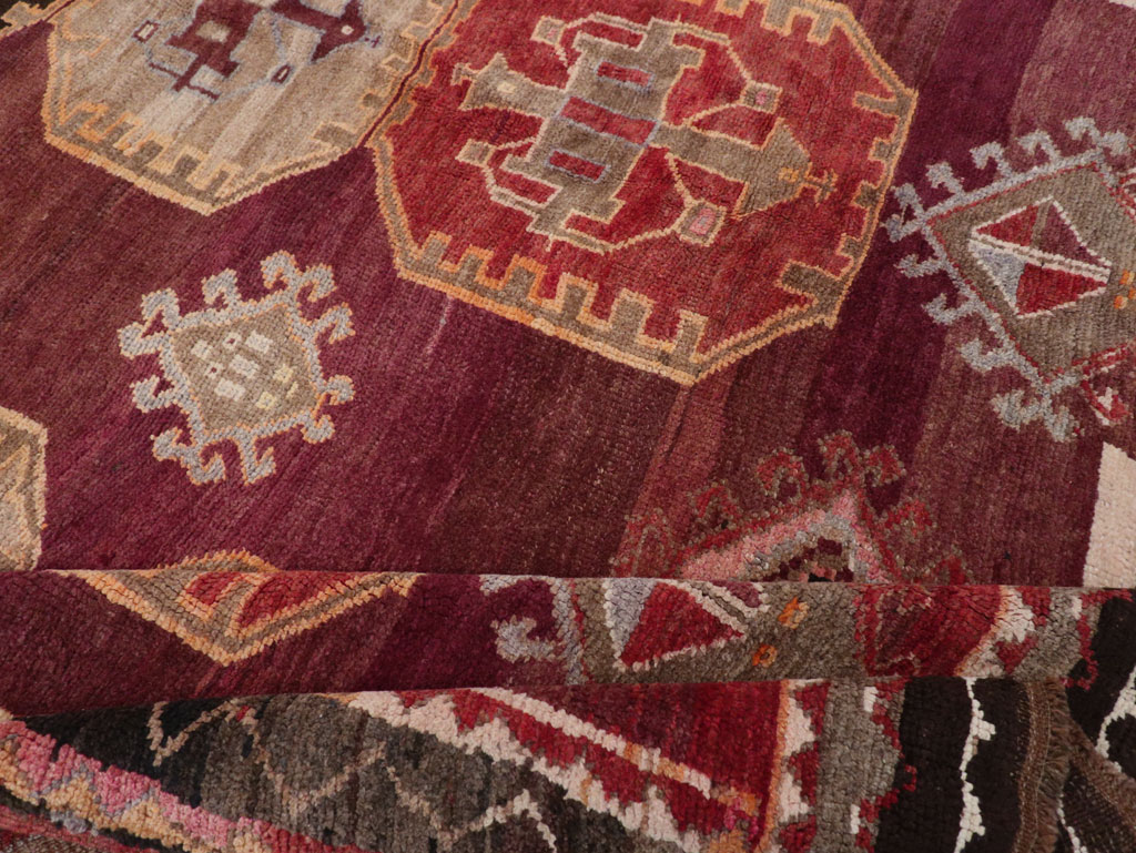 Vintage Turkish Anatolian Small Room Size Carpet, No.31925 - Galerie Shabab
