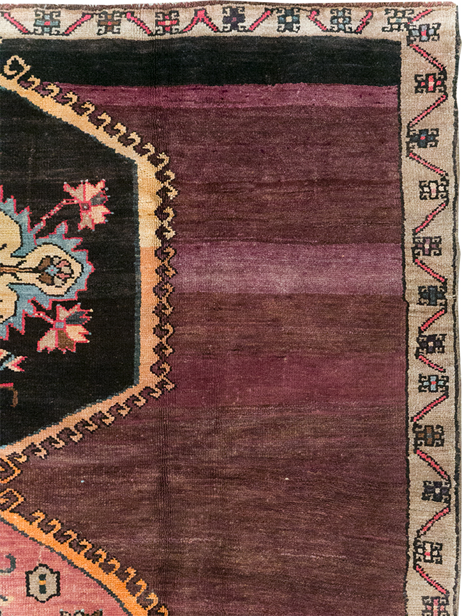 Vintage Turkish Anatolian Accent Carpet, No.31926 - Galerie Shabab