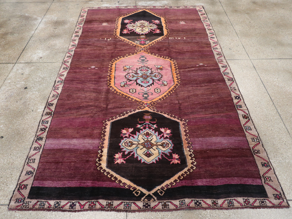 Vintage Turkish Anatolian Accent Carpet, No.31926 - Galerie Shabab