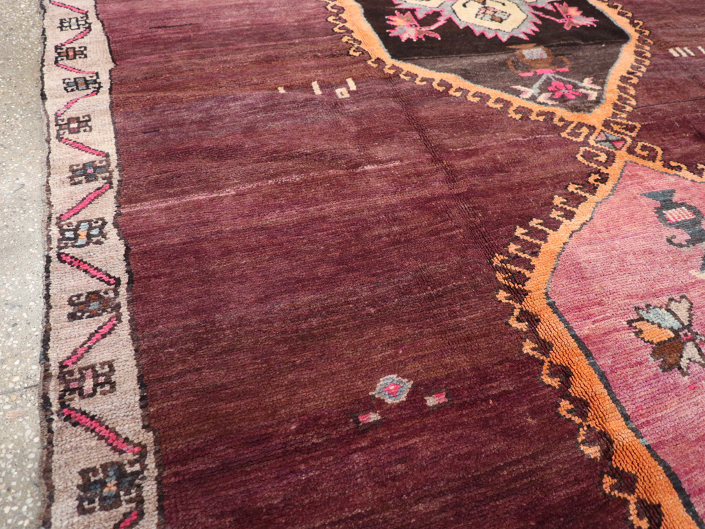 Vintage Turkish Anatolian Accent Carpet, No.31926 - Galerie Shabab