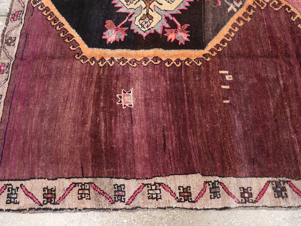 Vintage Turkish Anatolian Accent Carpet, No.31926 - Galerie Shabab