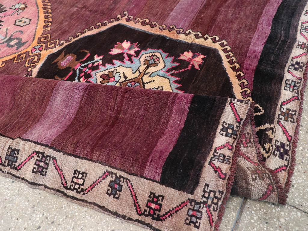 Vintage Turkish Anatolian Accent Carpet, No.31926 - Galerie Shabab