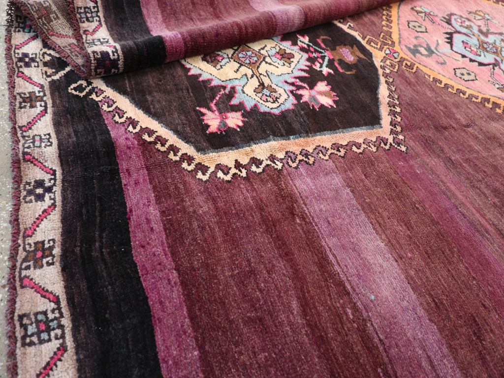 Vintage Turkish Anatolian Accent Carpet, No.31926 - Galerie Shabab