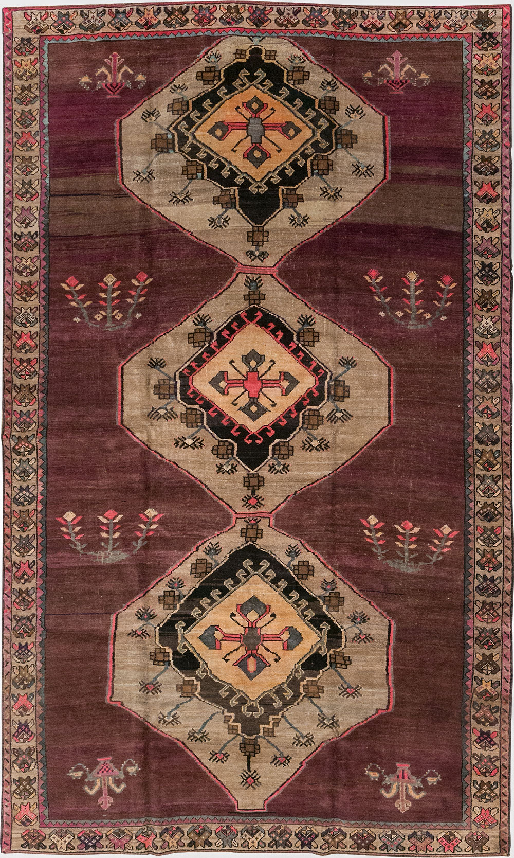 Vintage Turkish Anatolian Gallery Carpet, No.31927 - Galerie Shabab