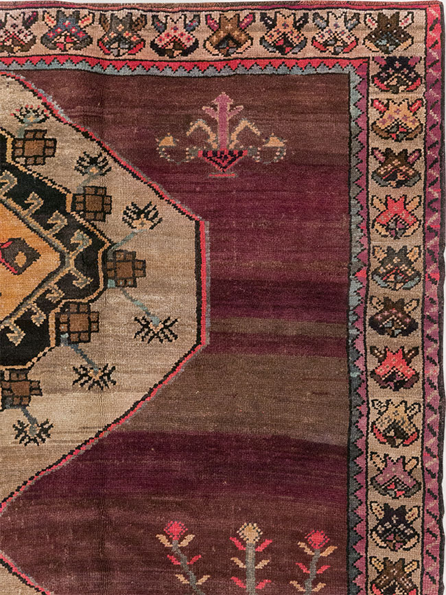 Vintage Turkish Anatolian Gallery Carpet, No.31927 - Galerie Shabab