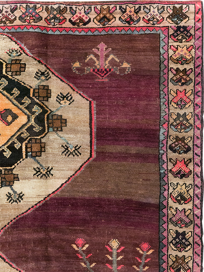 Vintage Turkish Anatolian Gallery Carpet, No.31927 - Galerie Shabab