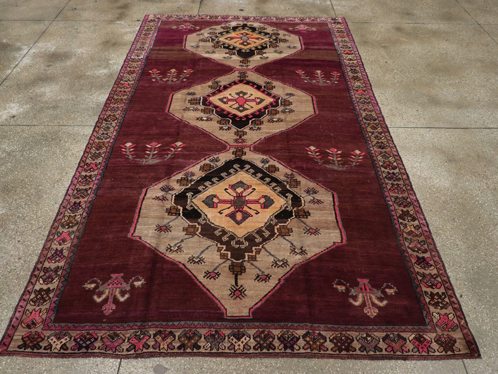 Vintage Turkish Anatolian Gallery Carpet, No.31927 - Galerie Shabab