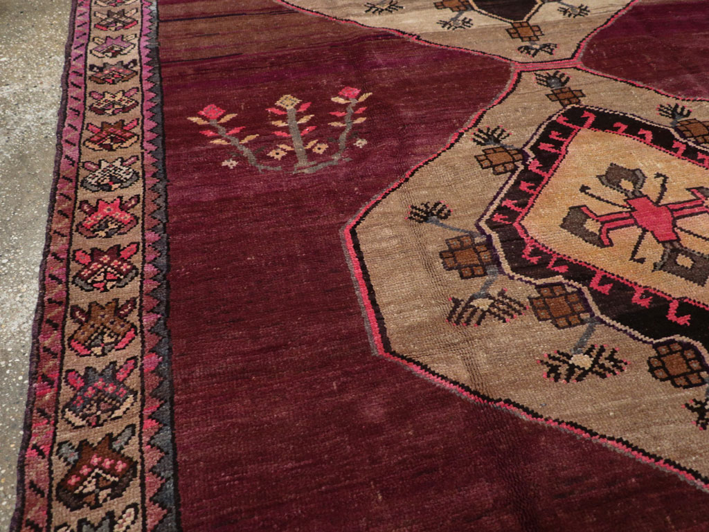 Vintage Turkish Anatolian Gallery Carpet, No.31927 - Galerie Shabab