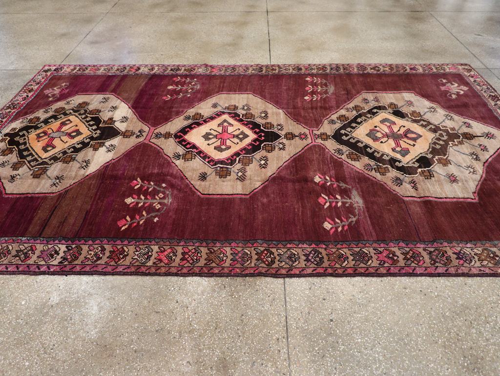 Vintage Turkish Anatolian Gallery Carpet, No.31927 - Galerie Shabab