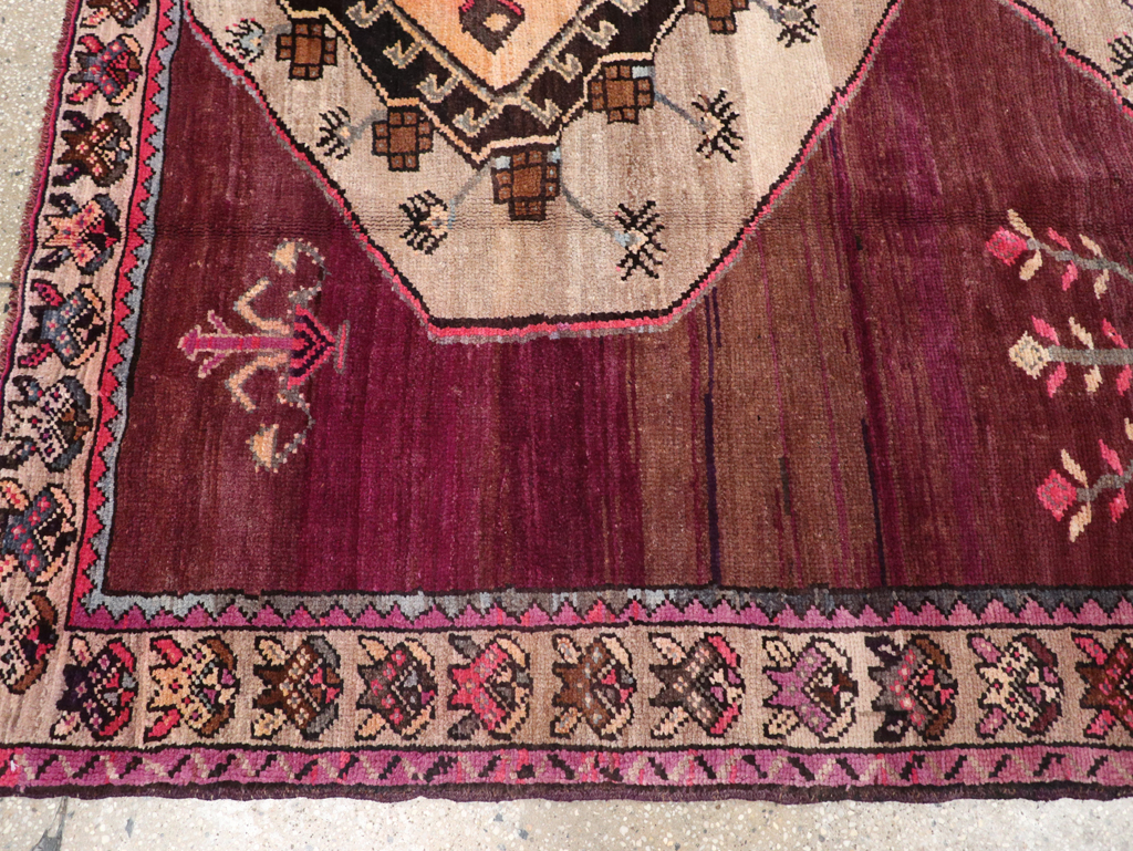 Vintage Turkish Anatolian Gallery Carpet, No.31927 - Galerie Shabab