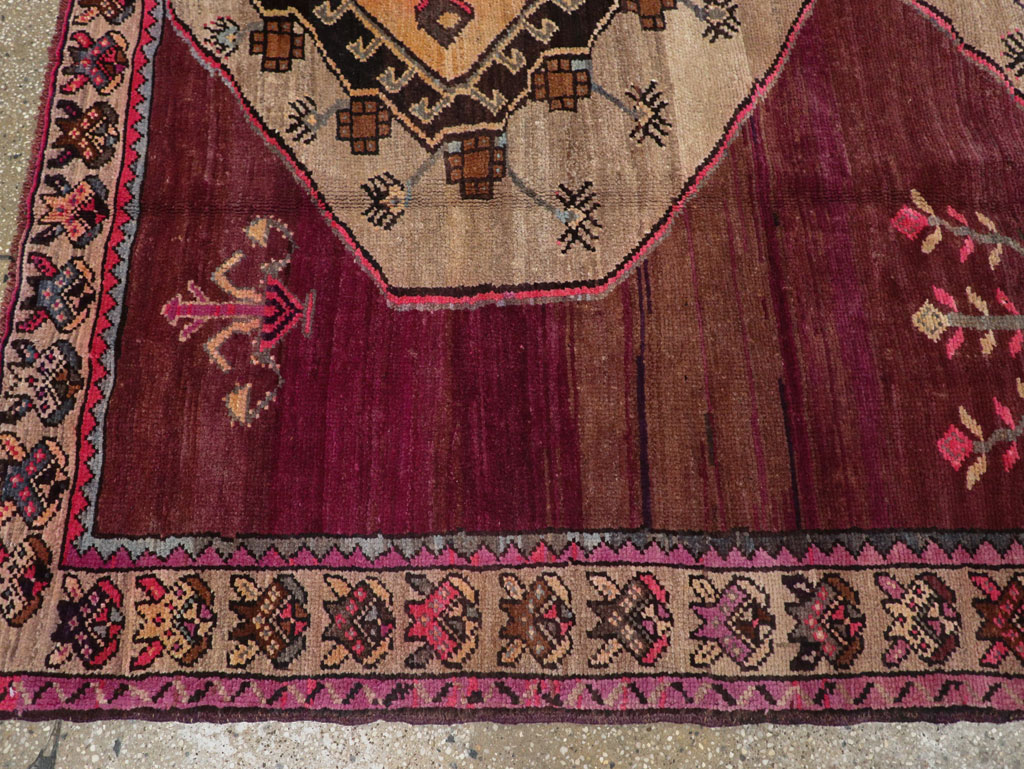 Vintage Turkish Anatolian Gallery Carpet, No.31927 - Galerie Shabab