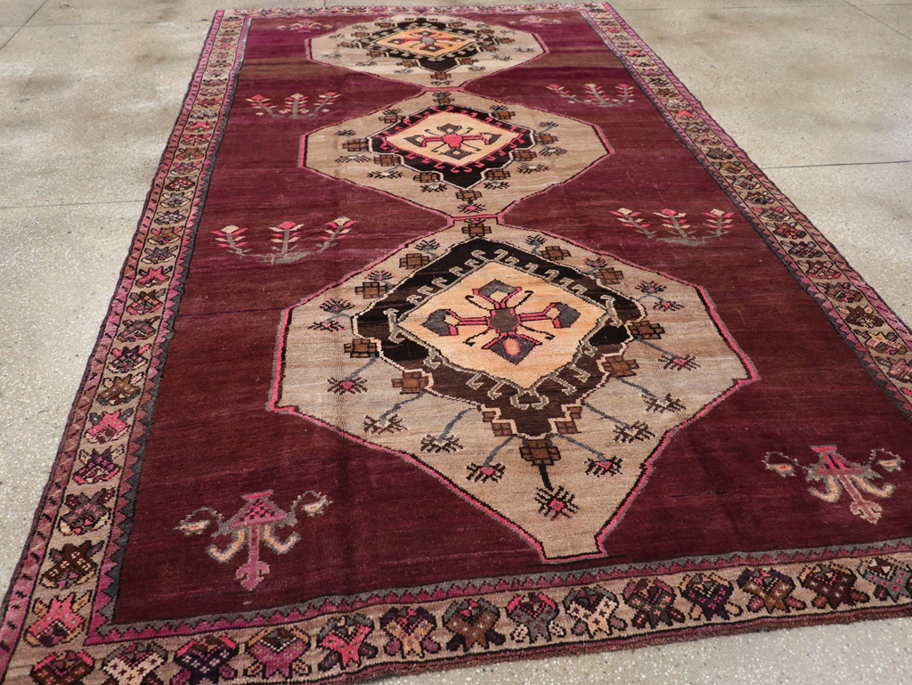 Vintage Turkish Anatolian Gallery Carpet, No.31927 - Galerie Shabab
