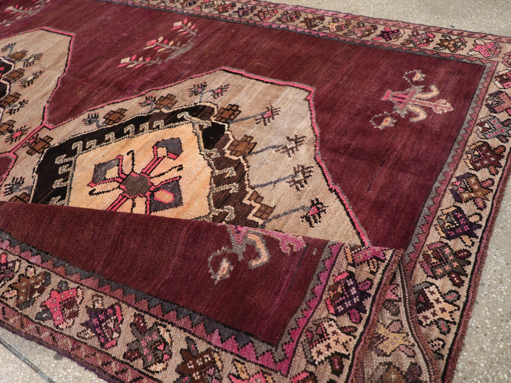 Vintage Turkish Anatolian Gallery Carpet, No.31927 - Galerie Shabab
