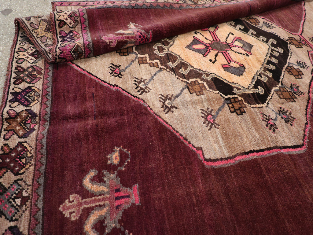 Vintage Turkish Anatolian Gallery Carpet, No.31927 - Galerie Shabab