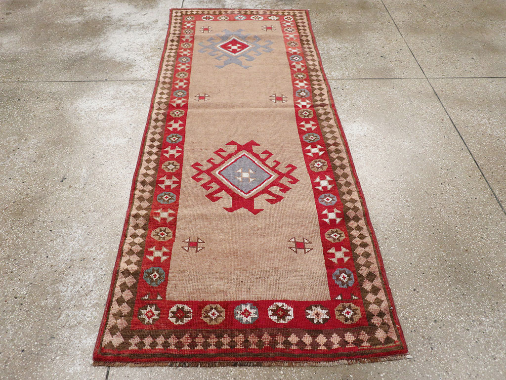 Antique Persian Camel Hair Serab Runner, No.31940 - Galerie Shabab