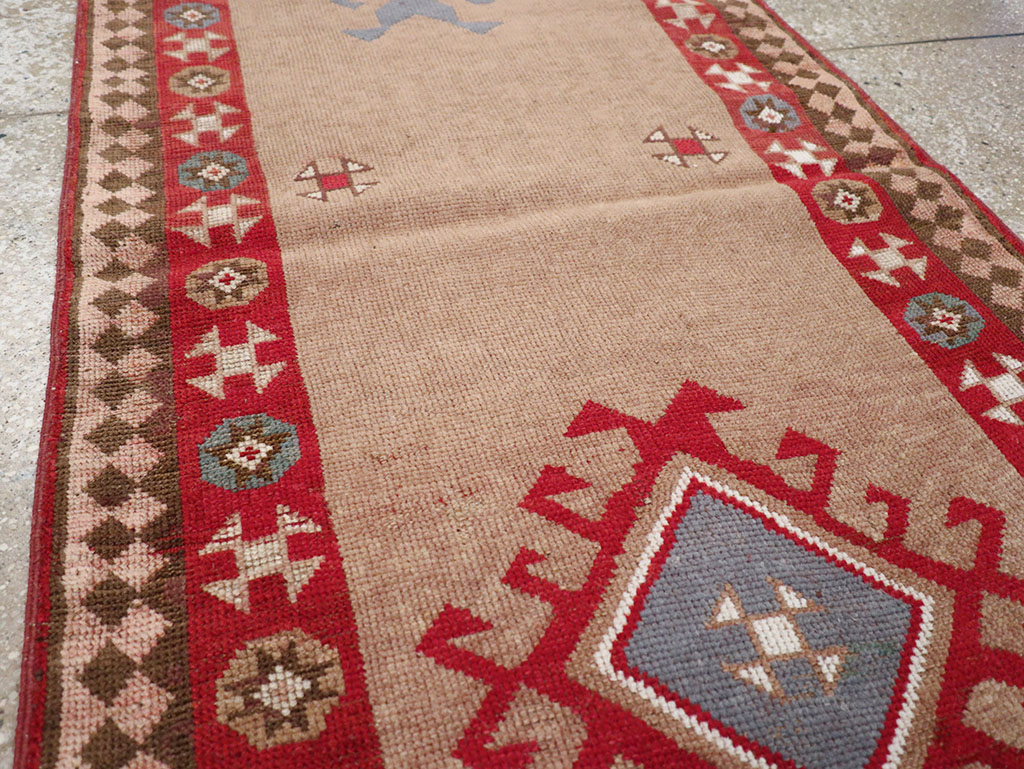 Antique Persian Camel Hair Serab Runner, No.31940 - Galerie Shabab