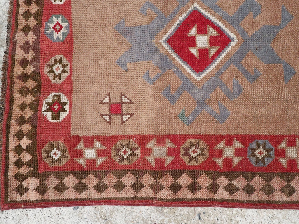 Antique Persian Camel Hair Serab Runner, No.31940 - Galerie Shabab