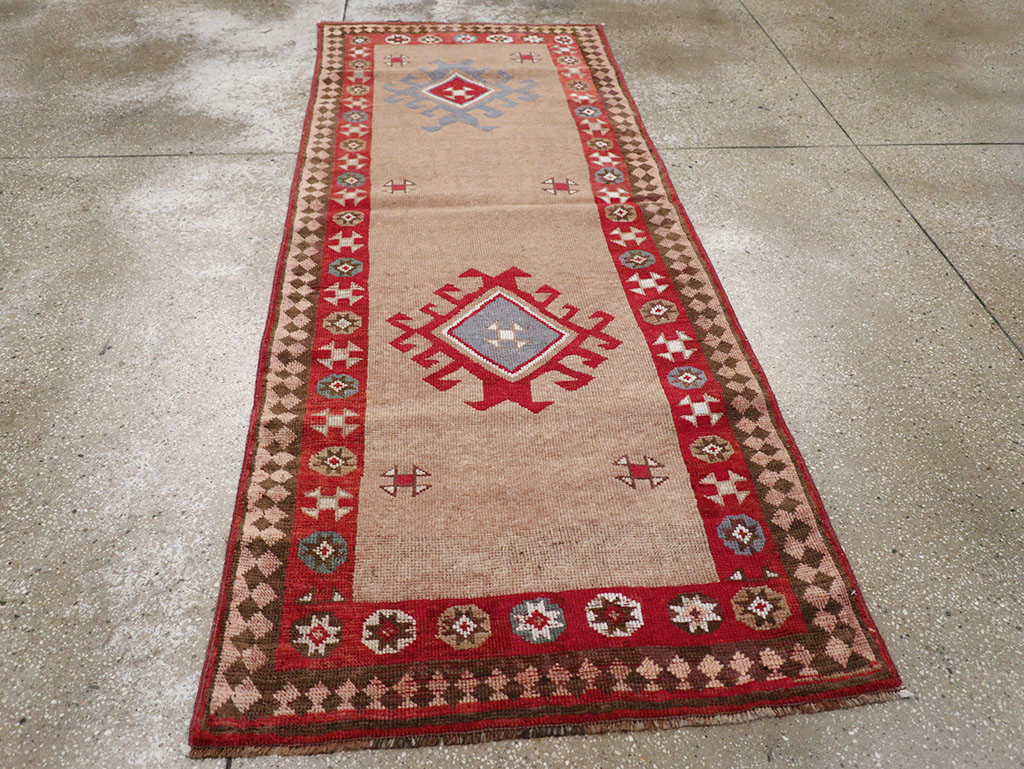 Antique Persian Camel Hair Serab Runner, No.31940 - Galerie Shabab