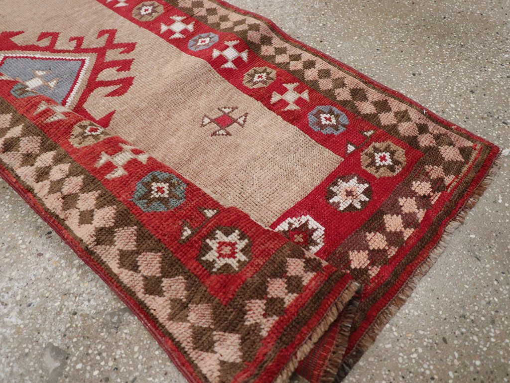 Antique Persian Camel Hair Serab Runner, No.31940 - Galerie Shabab
