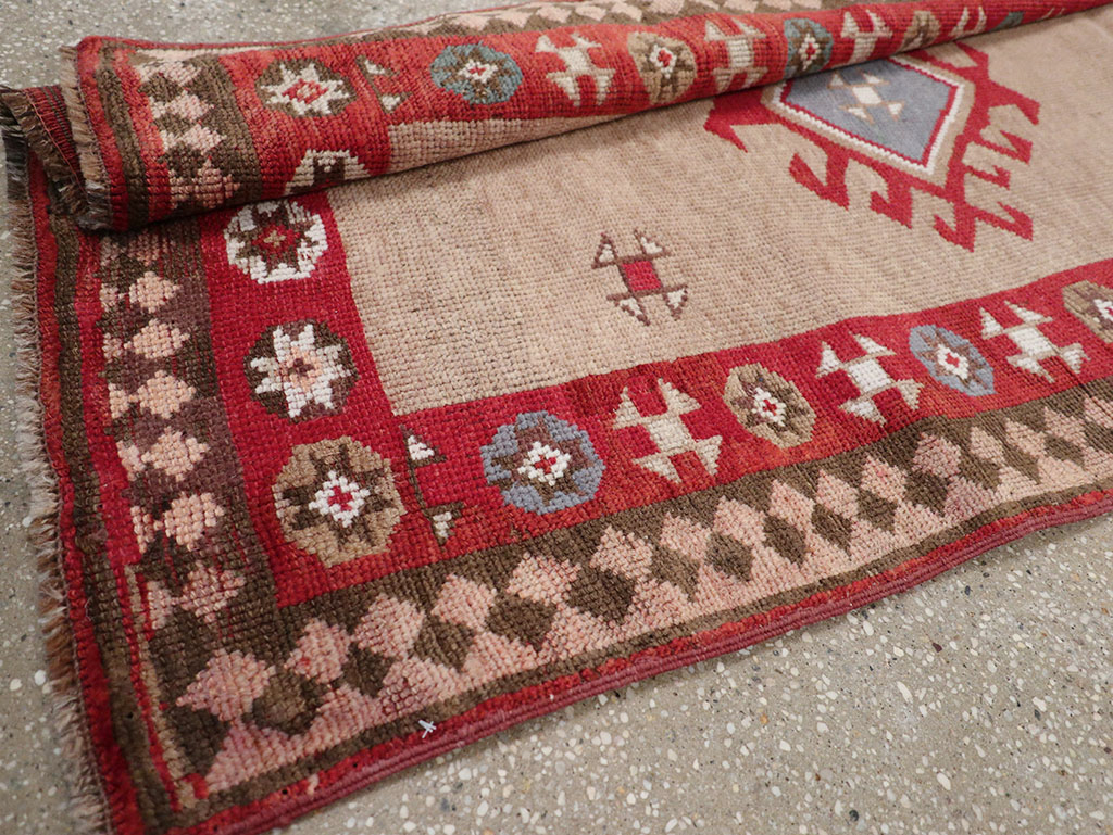 Antique Persian Camel Hair Serab Runner, No.31940 - Galerie Shabab