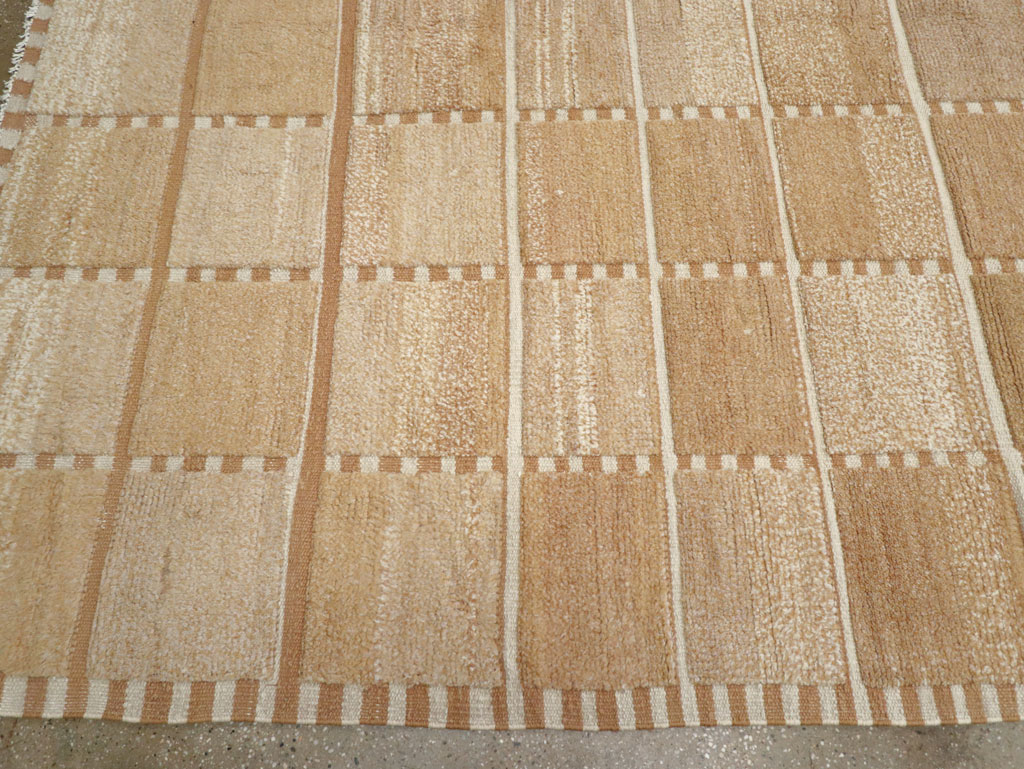 Swedish Inspired Modern Turkish Room Size Carpet, No.31941 - Galerie Shabab