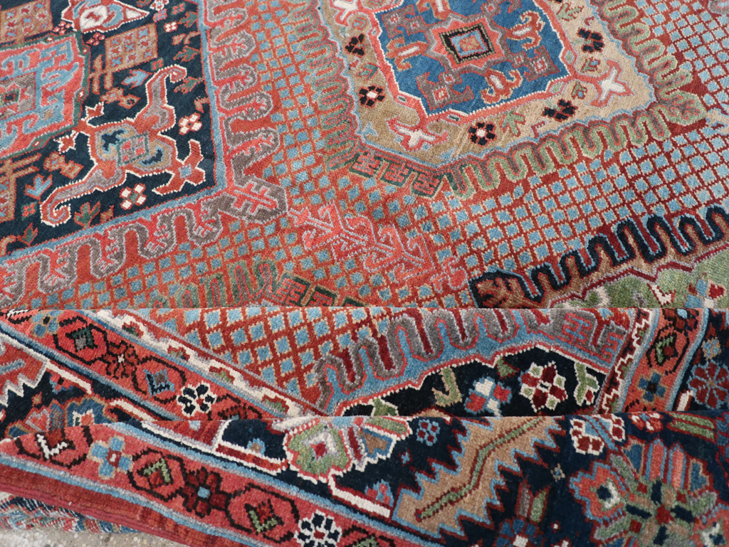 Antique Persian Heriz Carpet, No.31944 - Galerie Shabab