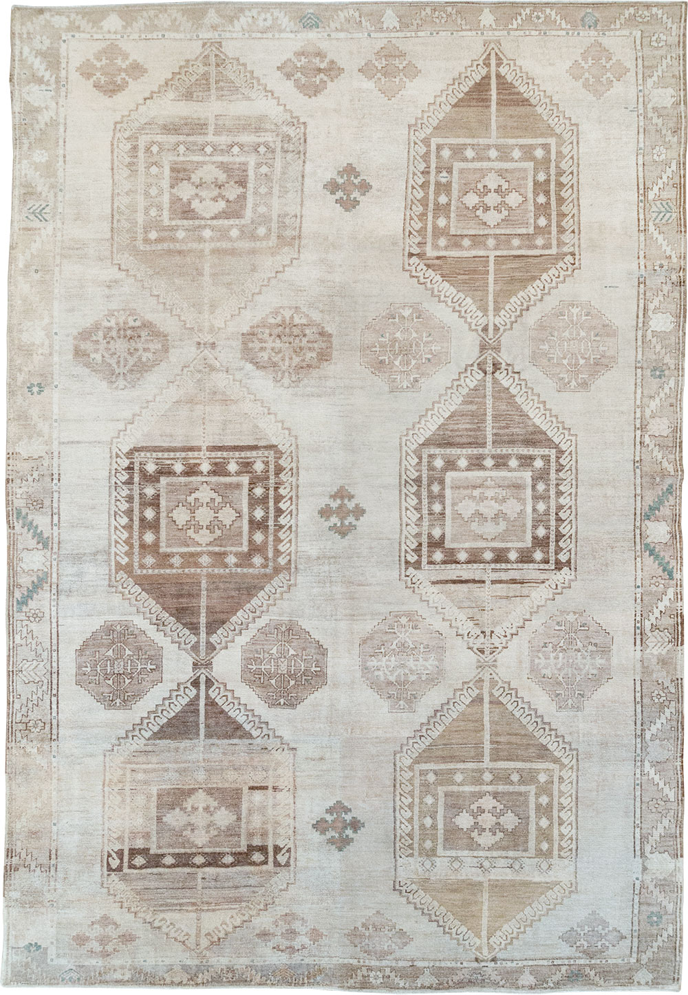 Vintage Turkish Anatolian Room Size Carpet, No.31952 - Galerie Shabab