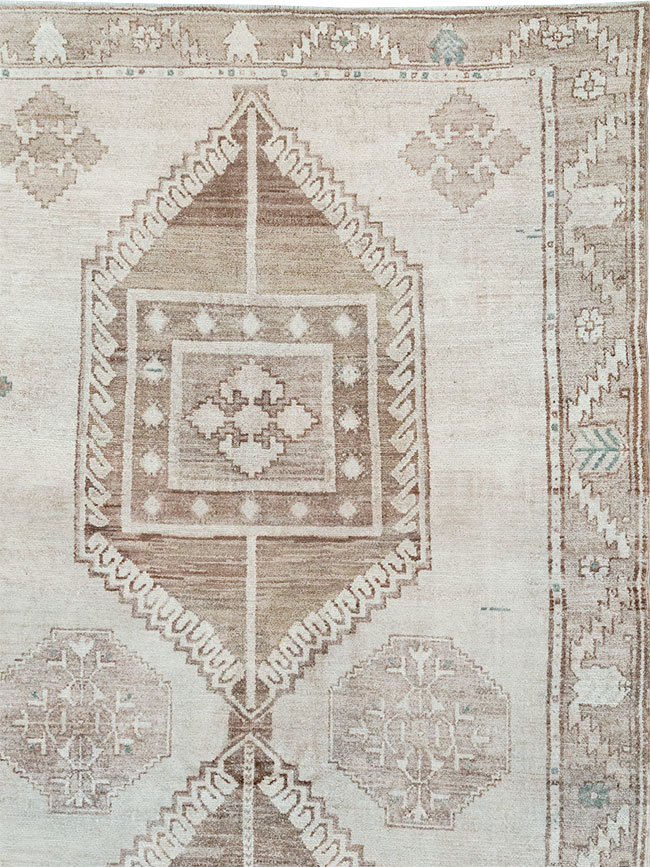 Vintage Turkish Anatolian Room Size Carpet, No.31952 - Galerie Shabab
