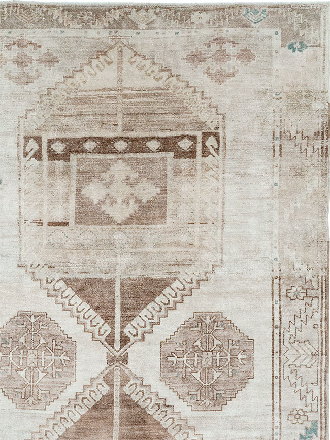 Vintage Turkish Anatolian Room Size Carpet, No.31952 - Galerie Shabab