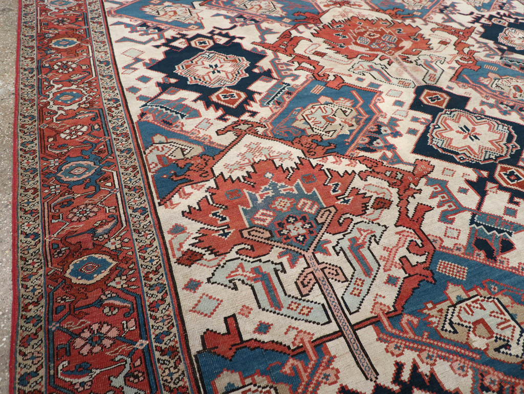 Antique Persian Heriz Carpet, No.31965 - Galerie Shabab