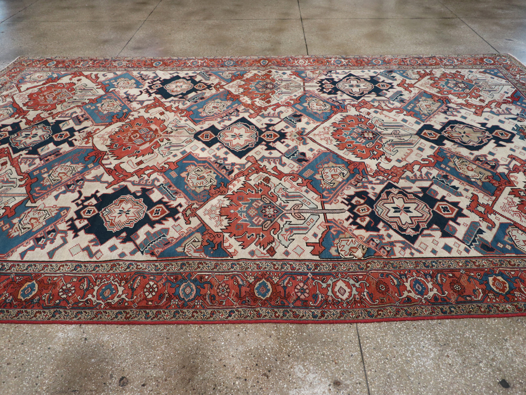 Antique Persian Heriz Carpet, No.31965 - Galerie Shabab