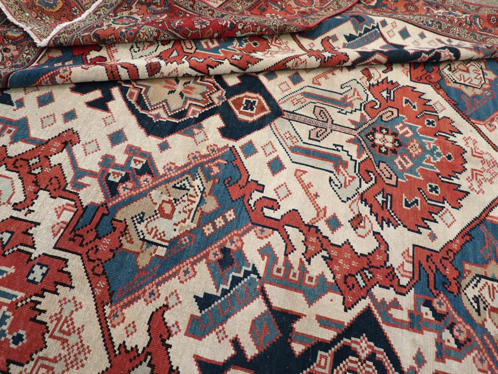 Antique Persian Heriz Carpet, No.31965 - Galerie Shabab