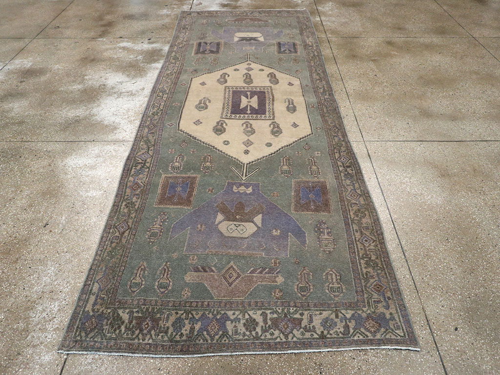 Vintage Persian Bidjar Runner, No.31979 - Galerie Shabab
