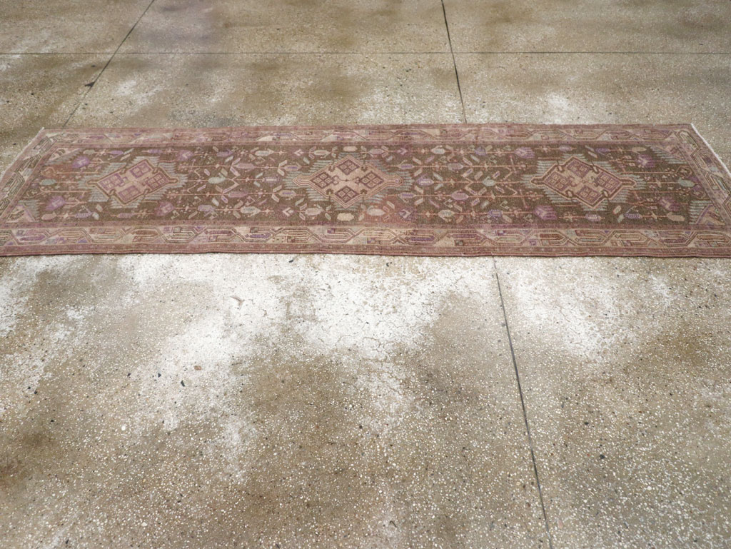 Vintage Persian Malayer Runner, No.31980 - Galerie Shabab