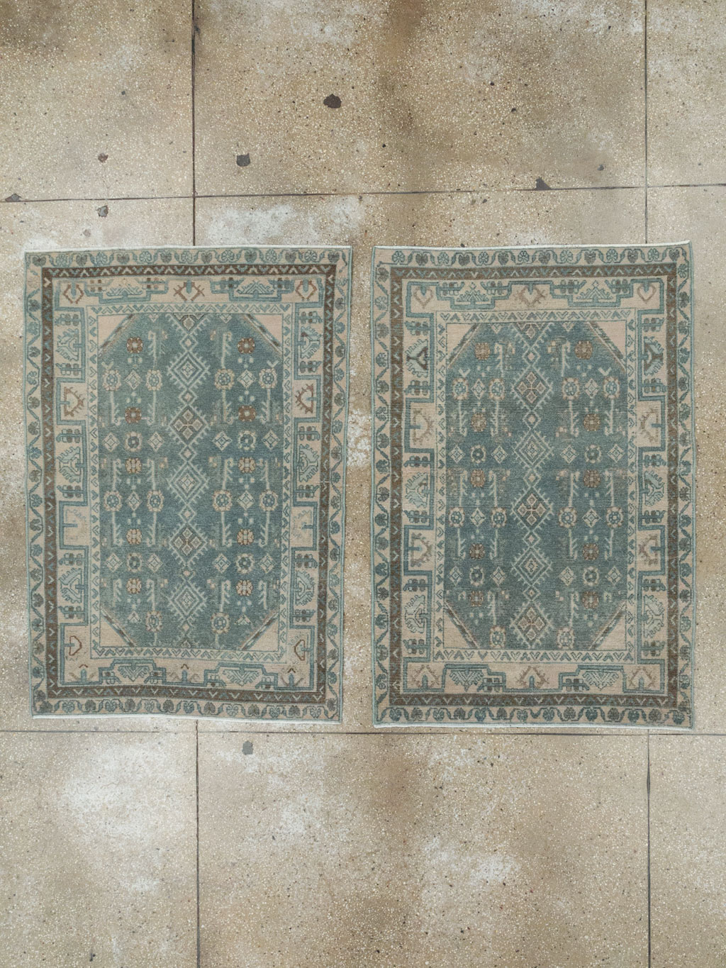 Vintage Persian Malayer Throw Rug (Pair: 1 of 2), No.31987 - Galerie Shabab