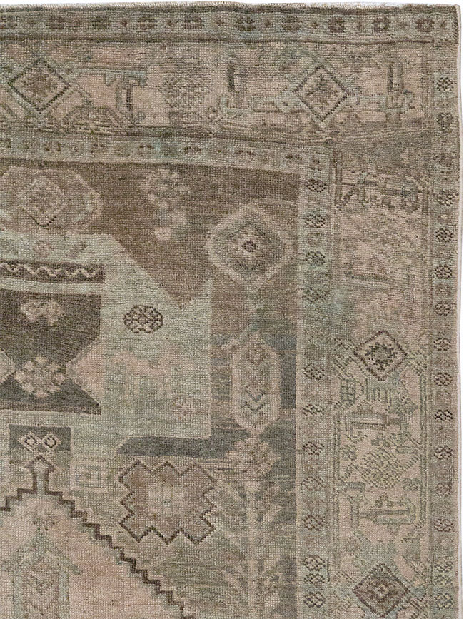 Antique Persian Kurdish Small Gallery Rug, No.31997 - Galerie Shabab