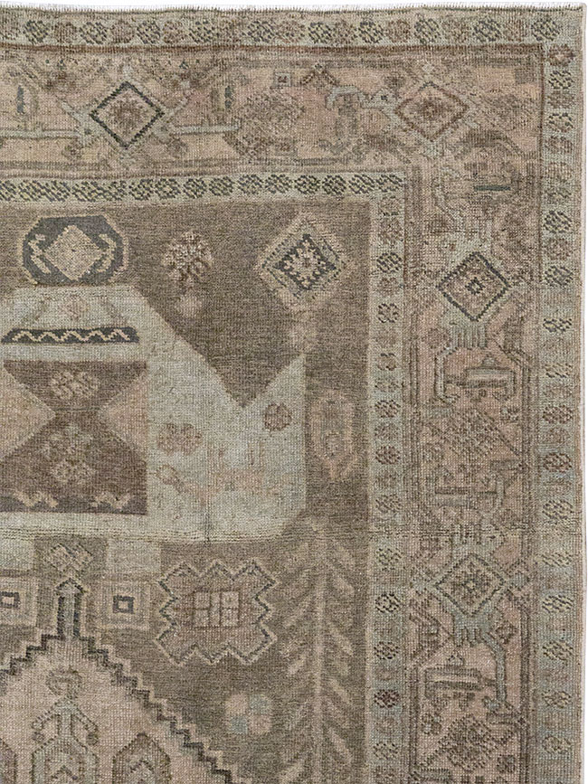 Antique Persian Kurdish Small Gallery Rug, No.31997 - Galerie Shabab