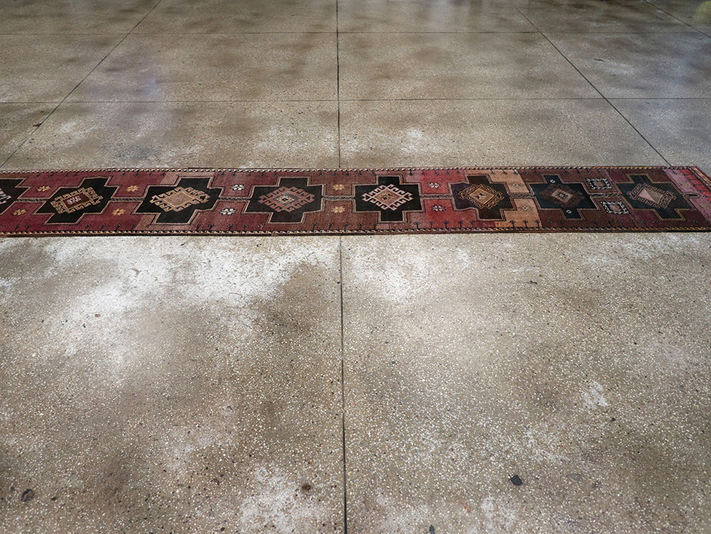 Vintage Turkish Anatolian Long Runner, No.32004 - Galerie Shabab