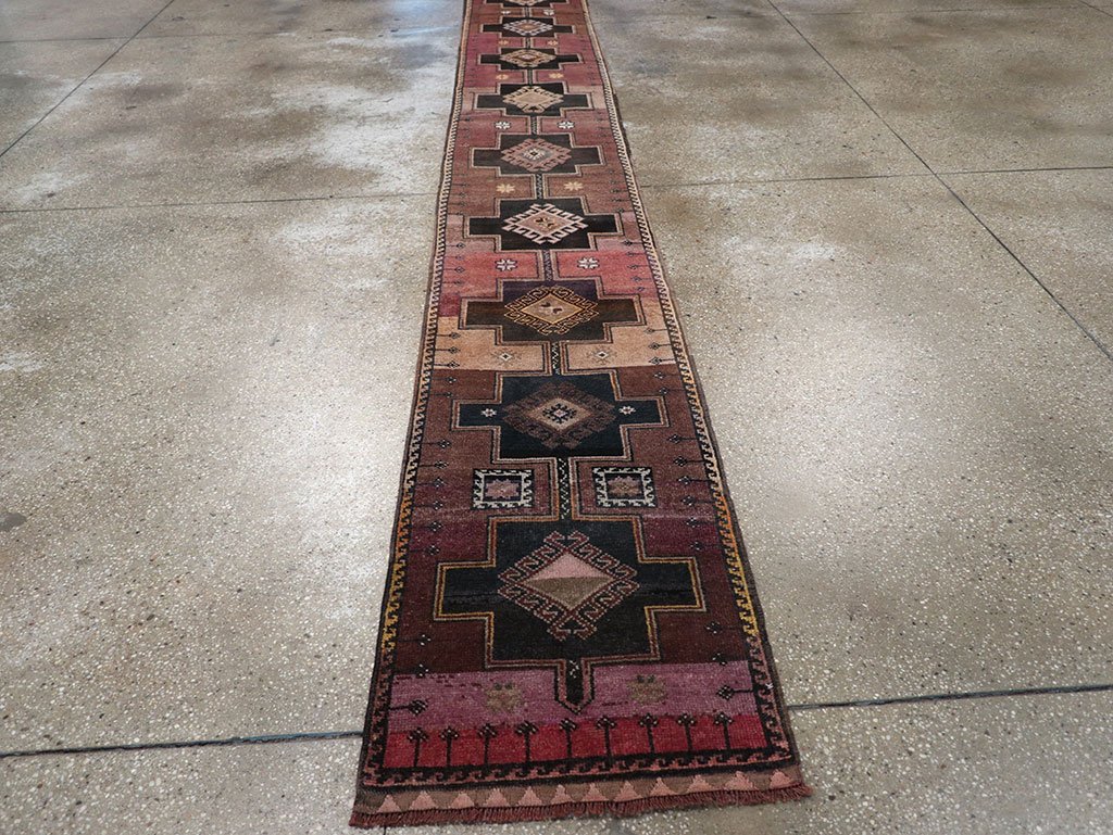 Vintage Turkish Anatolian Long Runner, No.32004 - Galerie Shabab