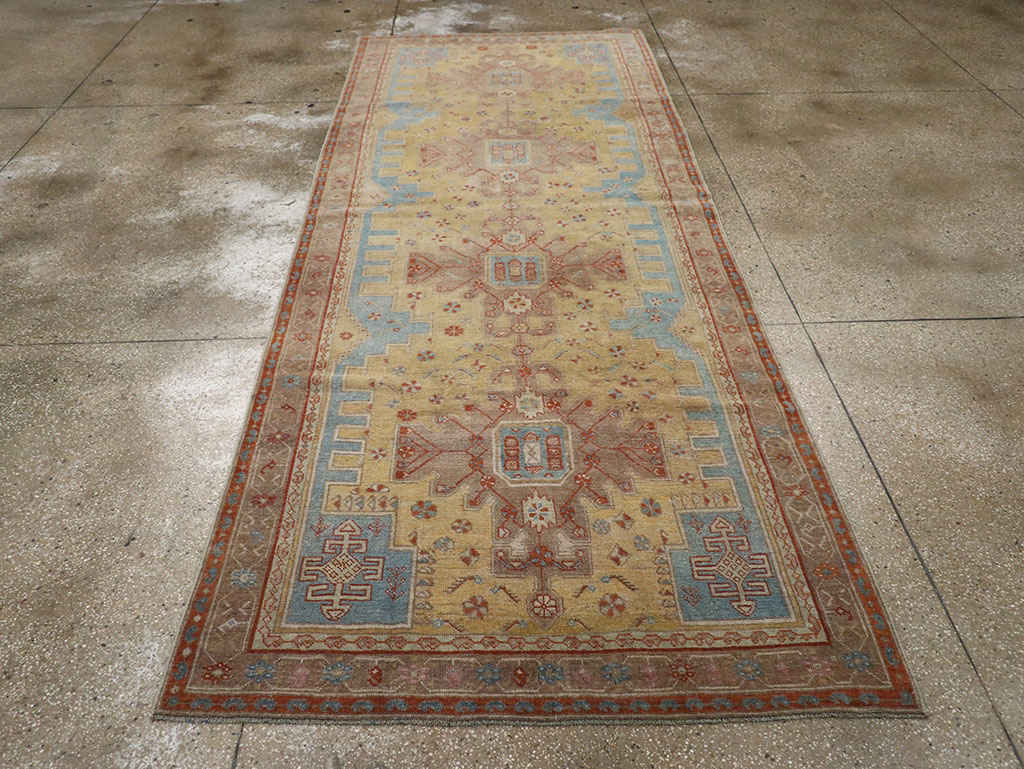 Vintage Persian Kurdish Runner, No.32022 - Galerie Shabab