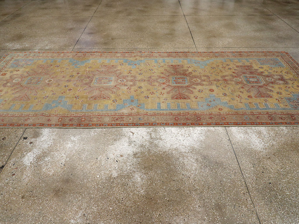 Vintage Persian Kurdish Runner, No.32022 - Galerie Shabab