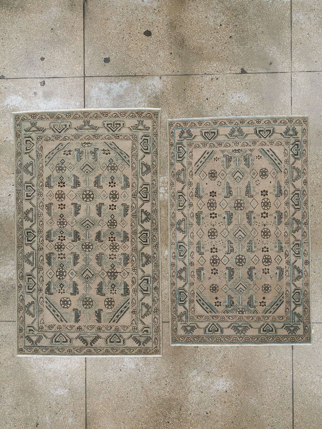 Vintage Persian Malayer Throw Rug (Pair: 1 of 2), No.32061 - Galerie Shabab